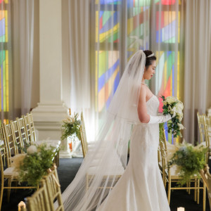 チャペル内を温かく包み込んでくれるステンドグラス|シャトー文雅の写真(54761414)