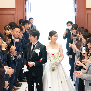 ゲストからのフラワーシャワーでの祝福|シャトー文雅の写真(53929774)