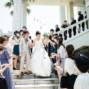 フラワーシャワーでゲストからの祝福|シャトー文雅の写真(54761487)