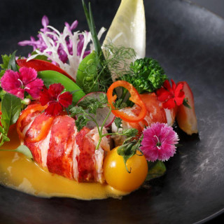 祝宴の主役となる厳選された高級食材オマール海老