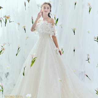 繊細な感性で花嫁の心を捉えるKIYOKO HATAのドレス