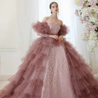 提携のドレスショップではInstagramで花嫁から絶大な支持を誇る「KIYOKO HATA」の取り扱い有