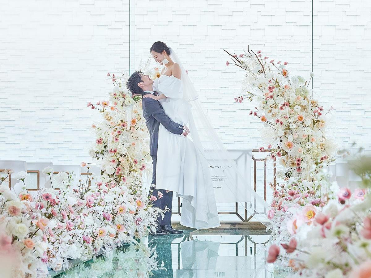  水と光・緑の祝福に心癒される
非日常空間をゲストと共に楽しむ
自由度の高いウエディングを