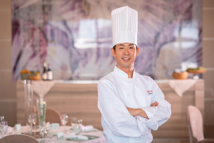 世代を問わず愛される和食と、華やかなフレンチを融合した「和モダンフレンチ」を得意とする