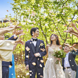 溢れる緑、祝福のフラワーシャワーで幸せを噛みしめて|ザ フナツヤの写真(32821971)