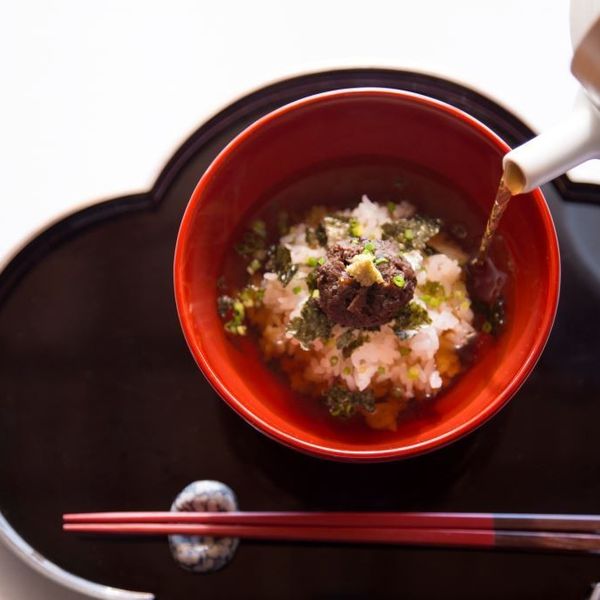 大形かつ美味として知られる「桑名はまぐりの時雨茶漬け』は料亭時代、酒宴の締めを飾った逸品|ザ フナツヤの写真(693836)