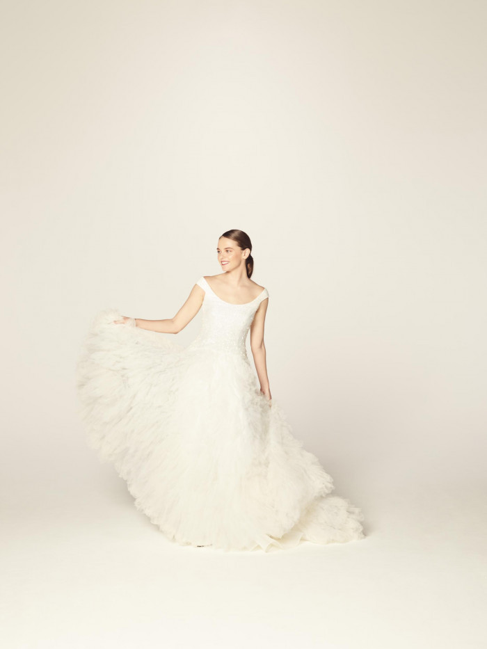 上質な素材を集めたウエディングドレスやアクセサリーもトレンドに合わせて豊富にご用意