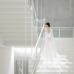 白い大階段は写真スポットとしても人気。前撮り撮影時にドレス姿を残してみては。|ノートルダム盛岡 Notre Dame MORIOKAの写真(33606810)