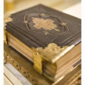 聖書も100年以上前ヨーロッパで使用していた本物★聖書の上に手を重ねて愛を誓うその一瞬はわすれられない時間になるはず・・・本物志向の星降る大聖堂をブライダルフェアで確認！|ノートルダム盛岡/FIVESTAR WEDDINGの写真(258088)
