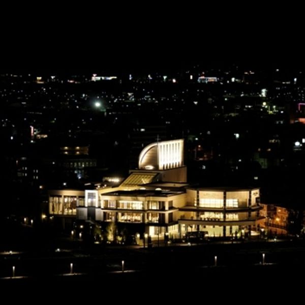 大人気のナイトウエディングノートルダム盛岡★夜の盛岡に浮かぶ別名「ノートルダム宮殿」での結婚式は今までと違う印象に！昼とは違う表情を見せる大聖堂と会場をぜひご確認ください|ノートルダム盛岡/FIVESTAR WEDDINGの写真(257811)