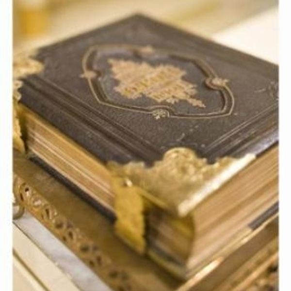 聖書も100年以上前ヨーロッパで使用していた本物★聖書の上に手を重ねて愛を誓うその一瞬はわすれられない時間になるはず・・・本物志向の星降る大聖堂をブライダルフェアで確認!|ノートルダム盛岡/FIVESTAR WEDDINGの写真(258088)