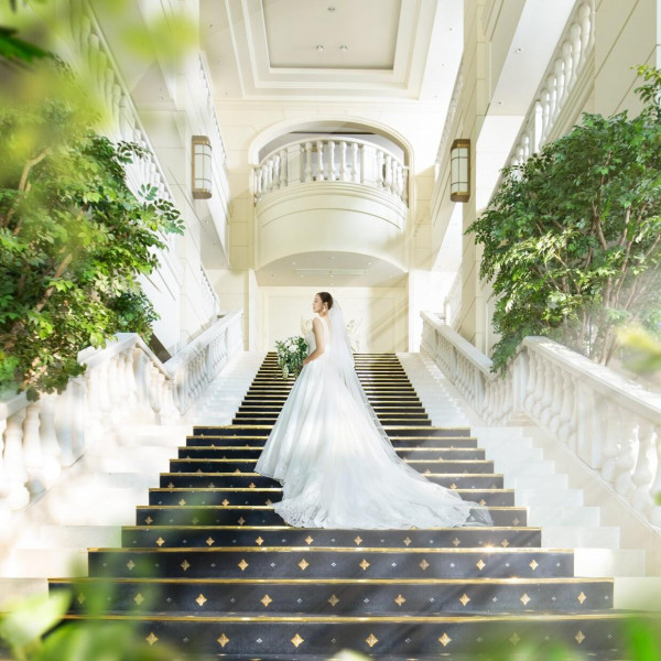 3フロア吹き抜けの大階段にて憧れのフォトが叶う