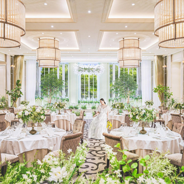 結婚式らしい特別感と自然光が温かく和やかな雰囲気のどちらも演出