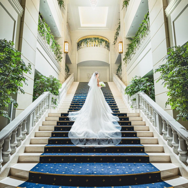 3フロア吹き抜けの大階段にて憧れのフォトが叶う