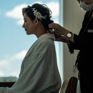 専用ブライズルームで、専属ヘアメイクアーティストがお手伝いします。|ウェスティンホテル仙台の写真(51827287)