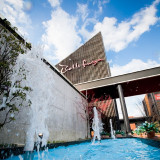 足利市から第28回建築文化賞を受賞した同館。洗練された景観も魅力♪