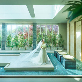 ＼憧れドレス見つけよう／衣裳総額50万円の成約特典プレゼント