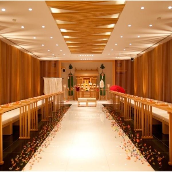 和装はもちろんドレスも映えるハイブリッド空間で、オシャレな和モダンWedding