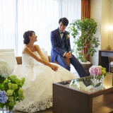 緊張と笑顔と、期待と。様々な想いが交差する時間。大切な人達と過ごすパーティの直前。 ■ザ・グランスィート