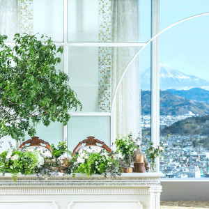 花嫁様のお好みの会場コーディネートに変身するスカイバンケット『コスモス』|グランディエールブケトーカイの写真(4695783)