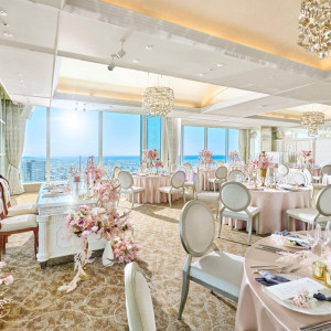 白を基調にアレンジ可能、絶景一望の会場も|グランディエールブケトーカイの写真(56622937)