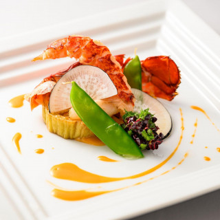 食材によっては新鮮な食材を現地から直送しています。