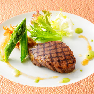 葵タワー最上階のレストランで日々腕を振るうシェフが作るおもてなし料理をご期待ください。