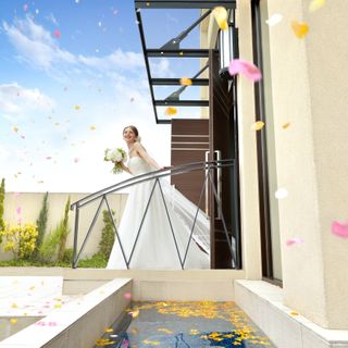 ＜チャペルガーデン＞挙式会場の前にあるから、スムーズに式後のアフターセレモニーが行える