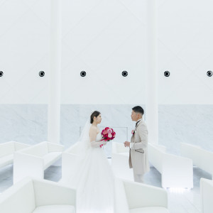 白基調の背景で素敵なカットを。|W the style of wedding（ダブリューザスタイルオブウエディング）の写真(52937803)