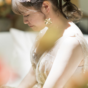 お気に入りのアクセサリーを身に着けて|W the style of wedding（ダブリューザスタイルオブウエディング）の写真(40785692)
