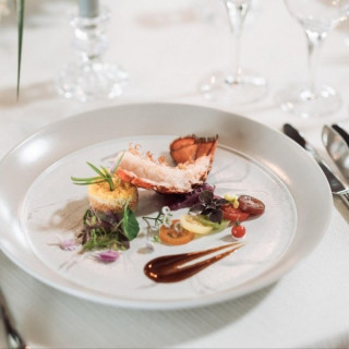 ＼週末限定特典／黒毛牛試食付！上質チャペル×アート空間見学！