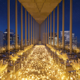 空に浮いているような感覚を味わえる、非日常空間で永遠の誓いを