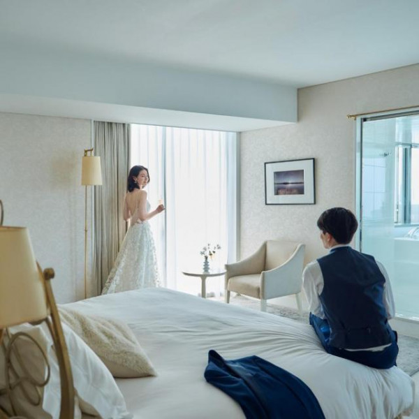 公式HPからのご予約、来館でカタログギフトプレゼント