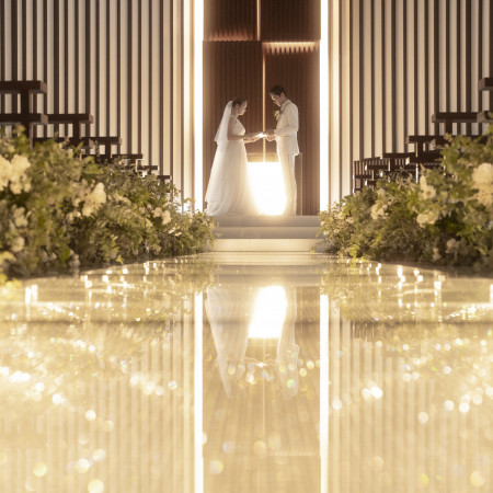 8万粒のスワロフスキーが輝くバージンロード