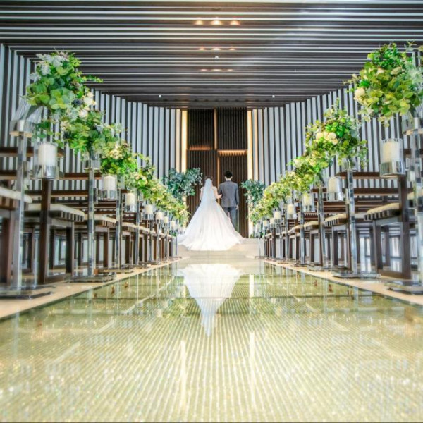 スワロフスキーが輝くバージンロード