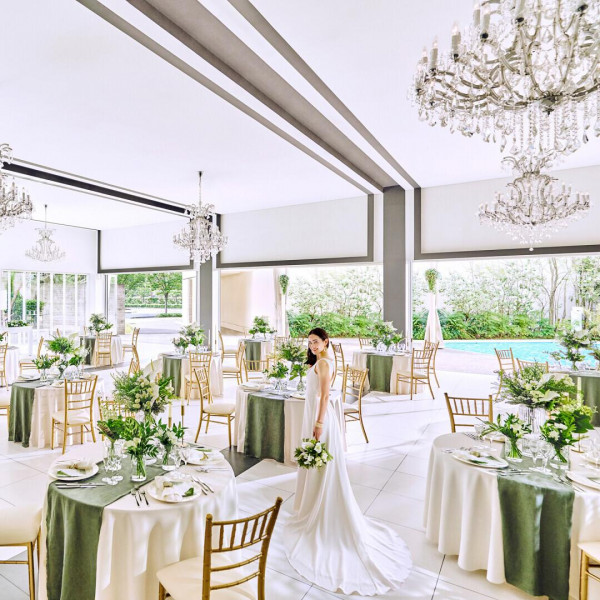 挙式の後は青空と緑を望むガーデンで心が解き放たれるアフターセレモニーを