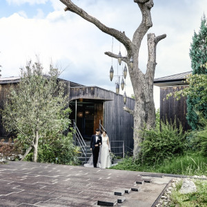 ーexteriorー美しい景色に包まれた結婚式を|IRIS WATER TERRACE AYAMEIKE（イリスウォーターテラスあやめ池）の写真(41872017)