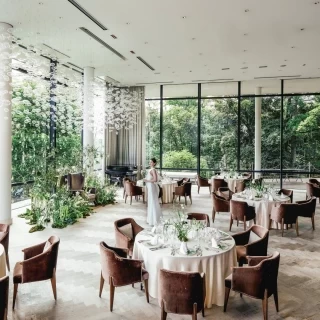 【木曜開催】光と水が魅了する披露宴会場×心に残る極上試食