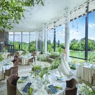 【木曜開催】光と水が魅了する披露宴会場×心に残る極上試食