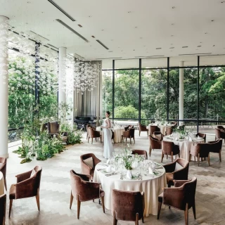 【木曜開催】光と水が魅了する披露宴会場×心に残る極上試食