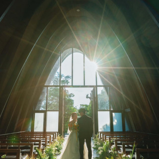 圧巻のチャペルで撮るお写真は映えること間違いなし！一生の思い出に残る写真を残しましょう♪