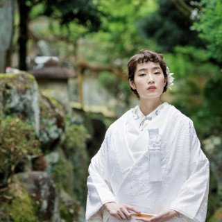 木のチャペルだからこそ似合う和装も大人気！ぜひ試着だけでもしてみましょう♪