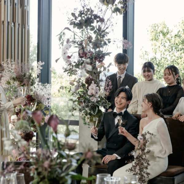 ゲストとの笑顔あふれるきらびやかな空間