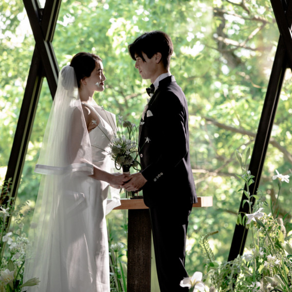 美しい自然の中に生まれるおふたりだけの誓い
