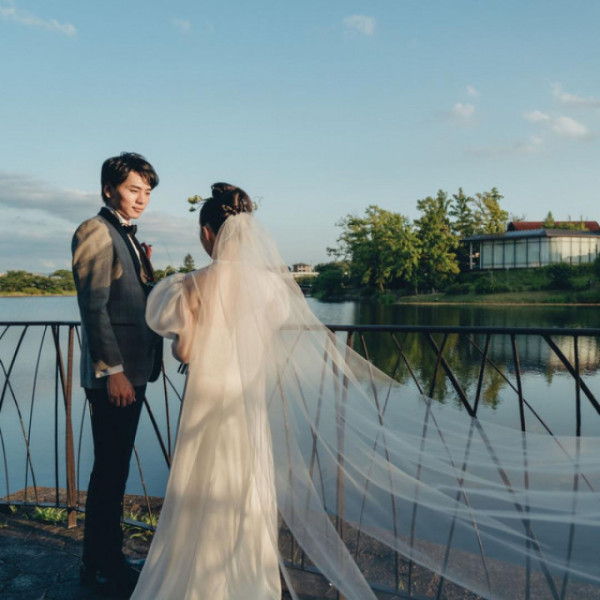 菖蒲池の傍に佇みこの土地ならではの自然を五感で感じられる非日常空間