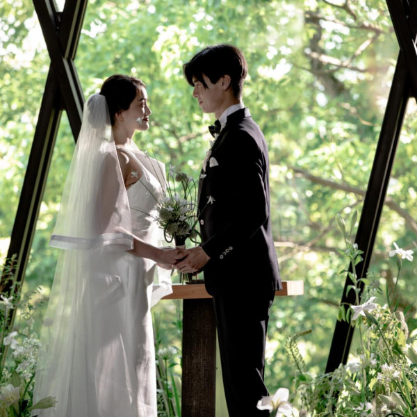 美しい自然の中に生まれるおふたりだけの誓い