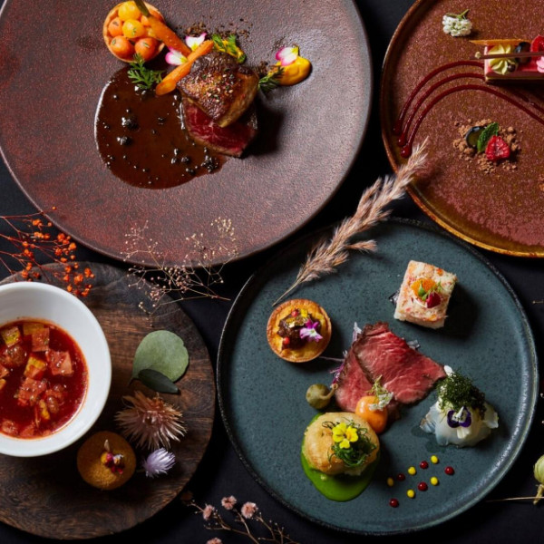 上品さと親しみやすさを感じていただけるシェフこだわりのお料理