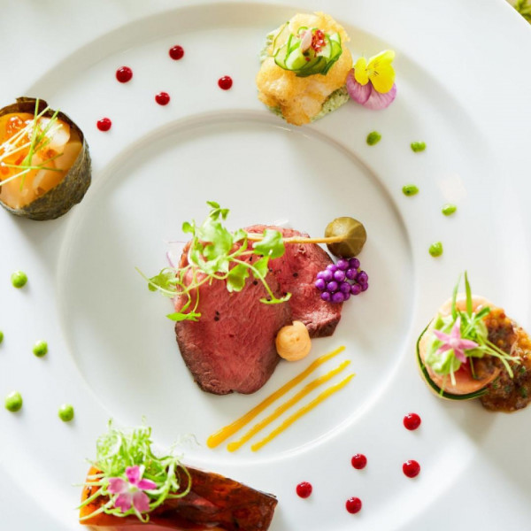 ゲストの皆様の記憶にも残る一流シェフ監修のお料理