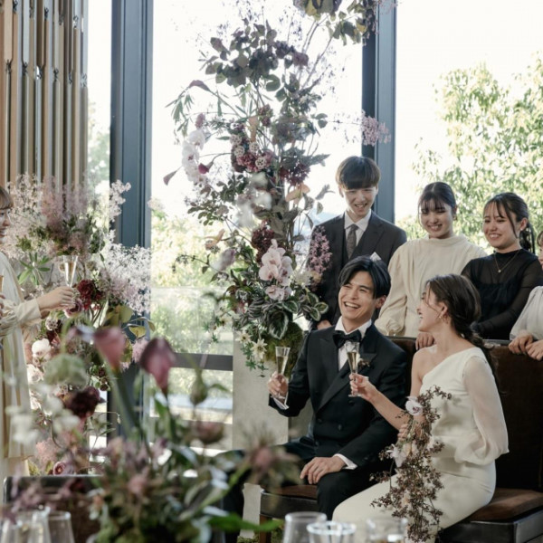 ゲストとの笑顔あふれるきらびやかな空間