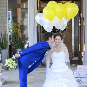 白を基調とした《空×緑×光》の邸宅。自然あふれる邸宅でもっと自由な結婚式を！プライベートヴィラで過ごす邸宅ウエディング♪ウエルカムバルーンもおすすめ！|グリーンキャメロットリバーサイドの写真(6625431)